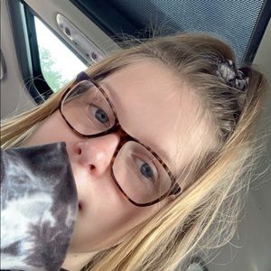 Meet your Posher, Mia